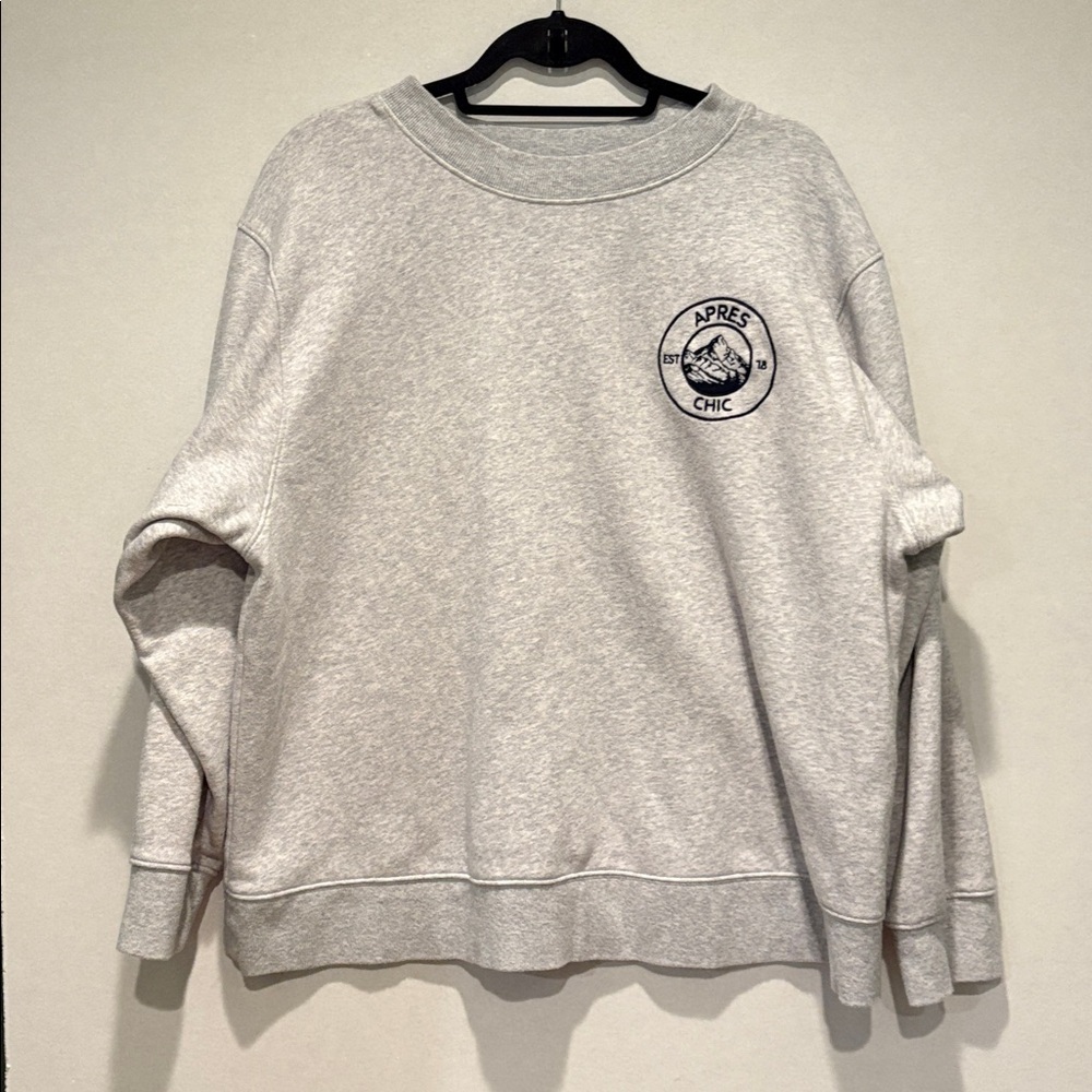Universal Thread - Women's Crewneck Sweatshirt.  Size XXL. Gray.  Aprè Chic